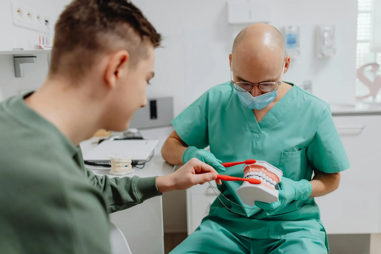 Ir al Dentista y Medico en Alemania: Guia para Latinos
