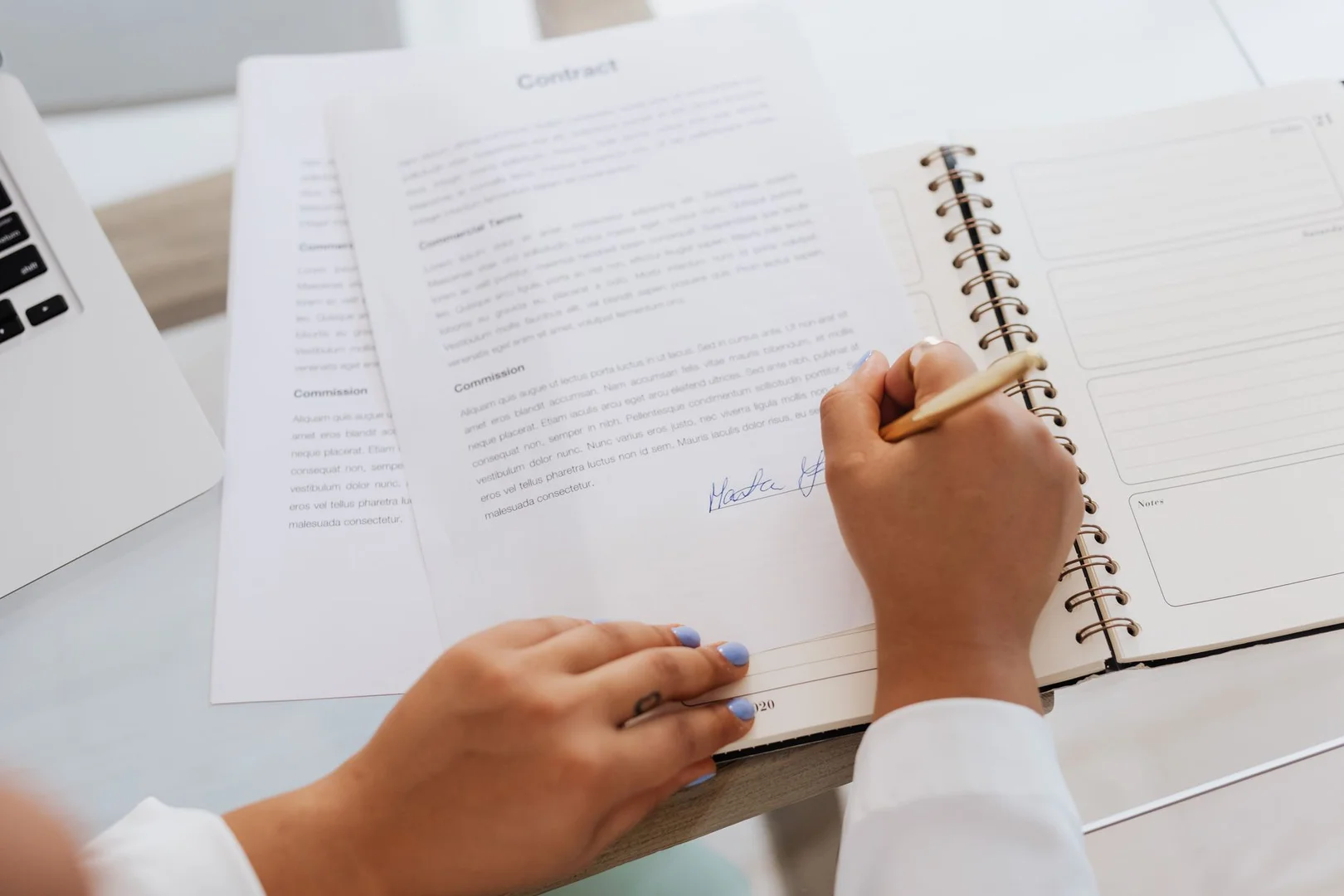 Entender tu Contrato de Trabajo en Reino Unido