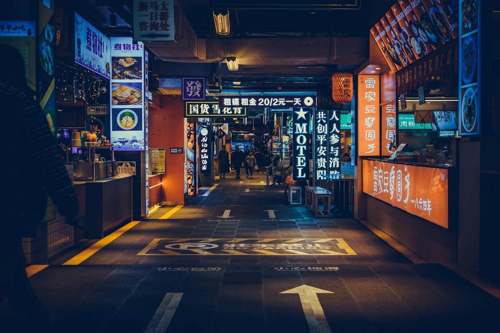 Vida Nocturna y Entretenimiento en Japón