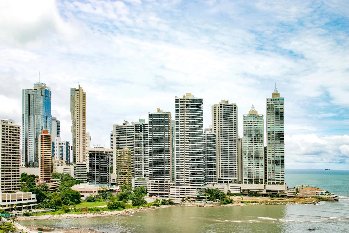 Visa de Trabajo en Panamá para Peruanos (2026): Requisitos y Proceso